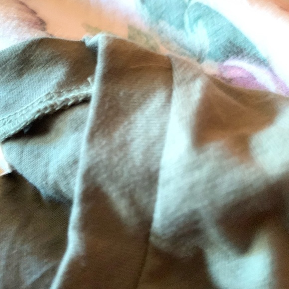 Kids Green Long Sleeve Shirt with White Sleeves Size Small - Picture 15 of 16